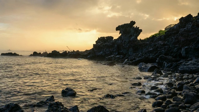 济州岛永都岩日出景观及淋浴视频素材