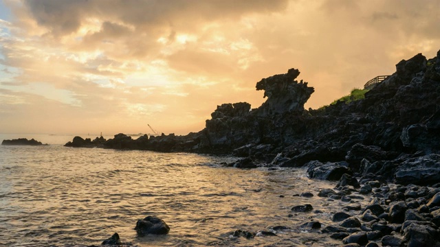 济州岛永都岩日出景观及淋浴视频素材