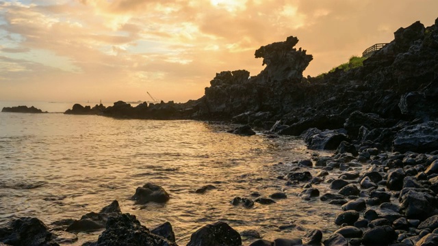 济州岛永都岩日出景观及淋浴视频素材