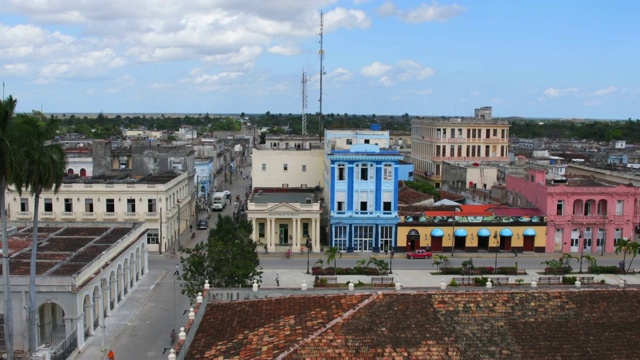 Sagua La Grande，古巴，城市中心天际线鸟瞰图视频素材