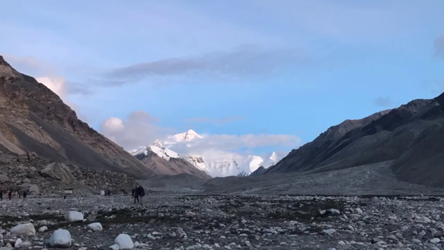 雪山上的日落视频下载