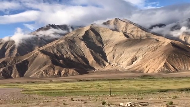 高原雪山上蓝天白云视频素材