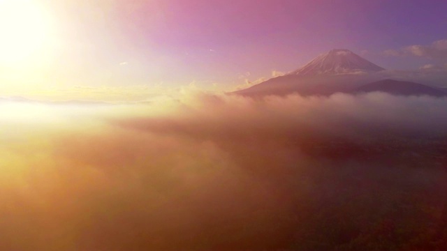 空中的富士山日出时多云视频素材