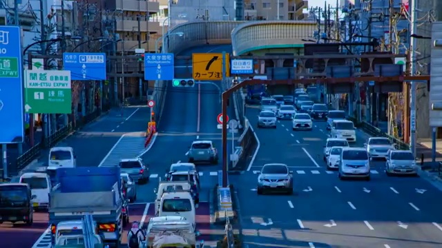 在东京奈日的八原路口，交通堵塞的时间流逝视频素材