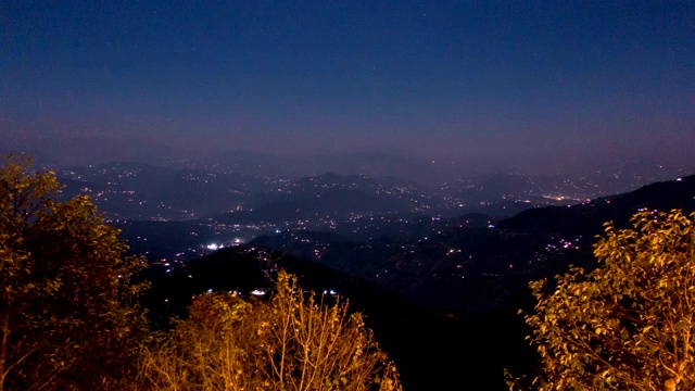 喜马拉雅山在云层上的时间流逝视频素材