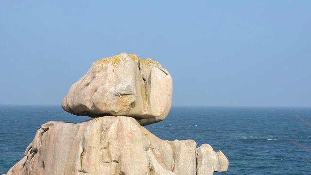 北布雷顿海岸被风化的岩层视频素材