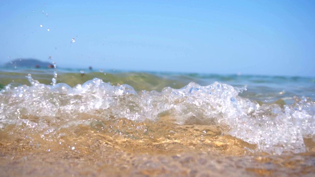 海浪溅起照相机视频素材