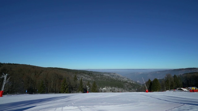 滑雪胜地间隔拍摄。法国孚日的白色斜坡视频素材