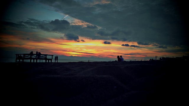 海滩上日落的时间流逝视频下载