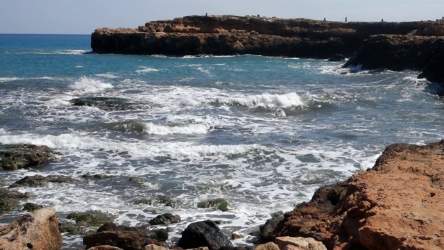 海浪拍击海岸视频素材