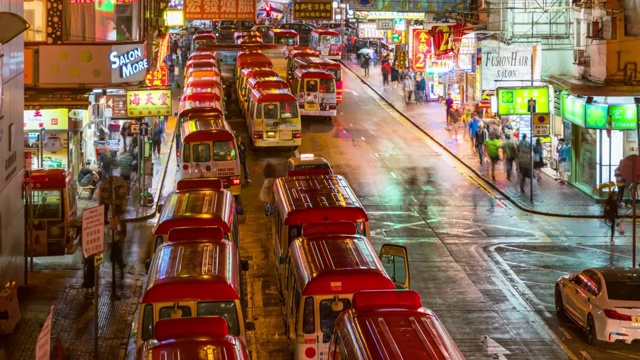 中国香港九龙旺角花园街市及夫人街市巴士总站夜间的时间图视频素材