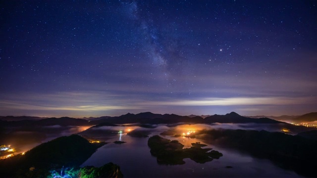 在全拉岛，雾蒙蒙的玉贞湖和银河夜景视频素材