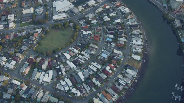 鸟瞰图住宅滨水住宅昆士兰黄金海岸视频素材