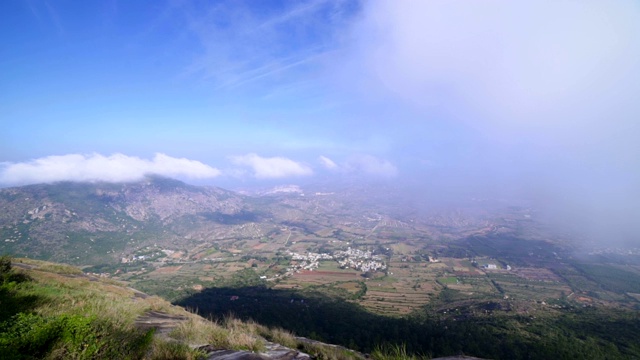 卡纳塔克邦南迪山风景秀丽，云雾缭绕视频素材