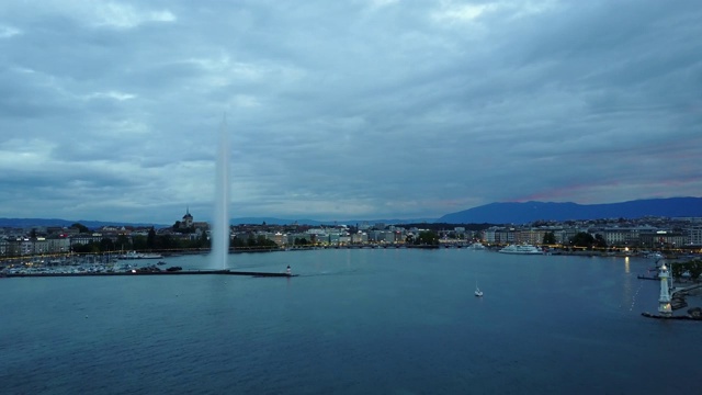 空中拍摄瑞士日内瓦市中心——喷泉和日内瓦湖的全景视频素材