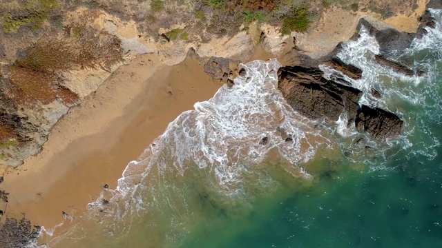 从上面鸟瞰海浪视频下载