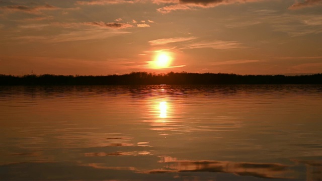 2 . the Sunset over the Lake湖上的日落视频素材