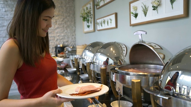 这是饭店安排的自助餐视频素材