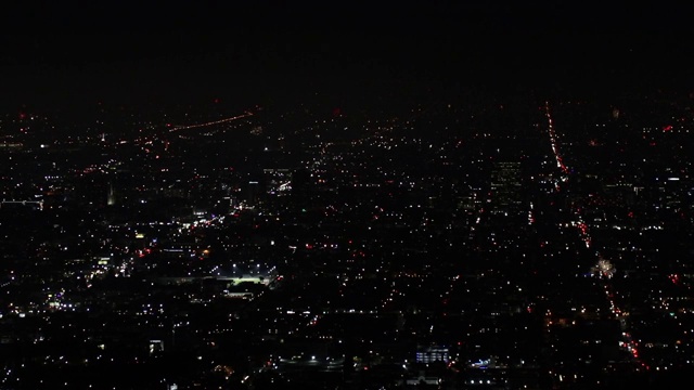 7月4日晚上洛杉矶的高架景观视频素材