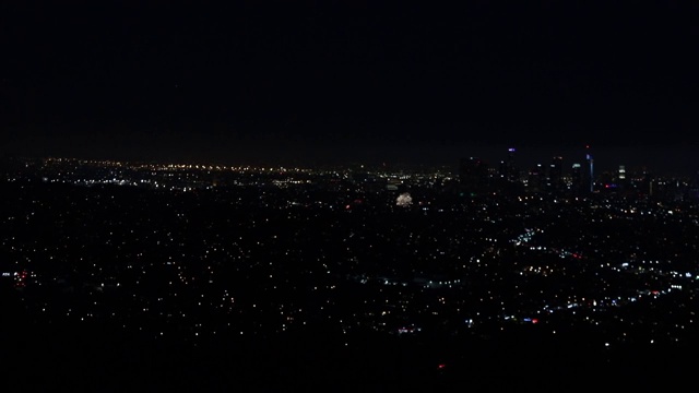 7月4日晚上洛杉矶的高架景观视频素材