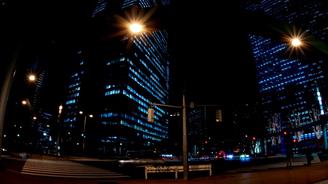 夜深人静的新宿十字路口视频素材