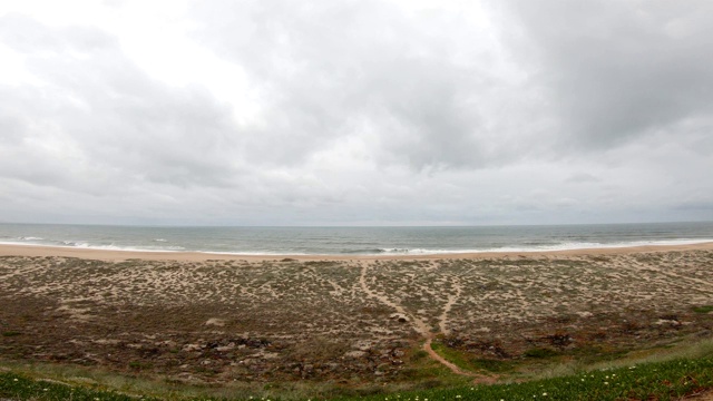 北海滩，praia do Norte，在Nazaré村视频素材