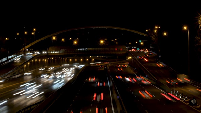 高速公路的夜间延时视频素材