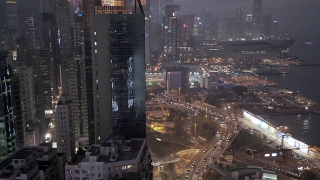 慢镜头:高架式拍摄香港摩天大楼和海港视频素材