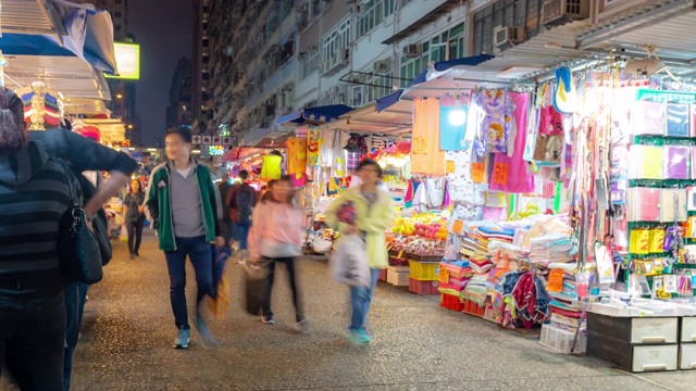 香港九龙弥敦道旺角花苑跳蚤市场夜间游人拥挤视频素材