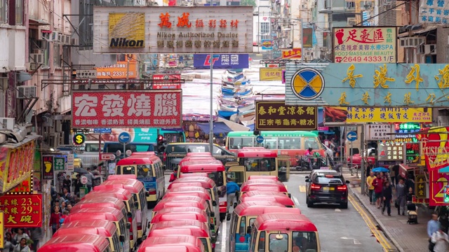 慢镜头:香港九龙弥敦道旺角花园街市及夫人街市巴士总站视频素材