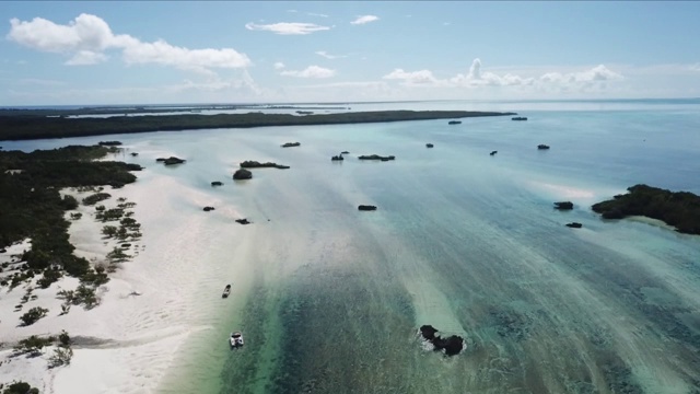 偏远热带岛屿海滩视频素材