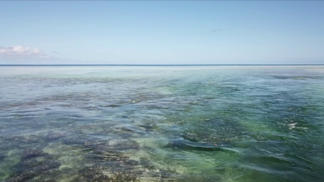 偏远热带岛屿海滩视频素材