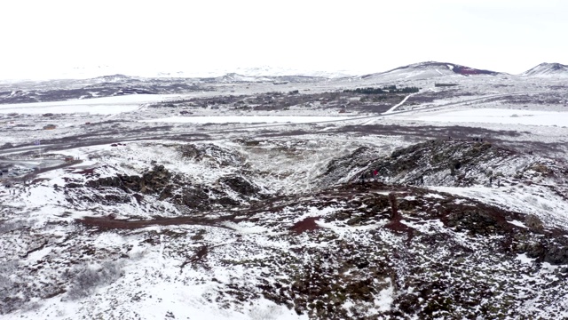 从空中俯瞰冰岛的克里德火山口视频素材