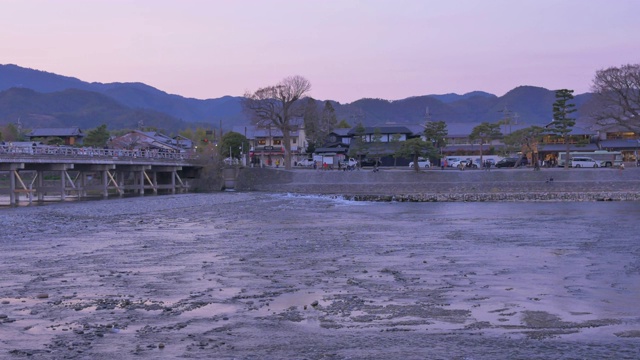 京都岚山的直津京桥景观视频素材