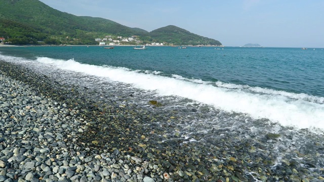 哈东蒙古海滩(卵石海滩)和海在吉耶视频素材