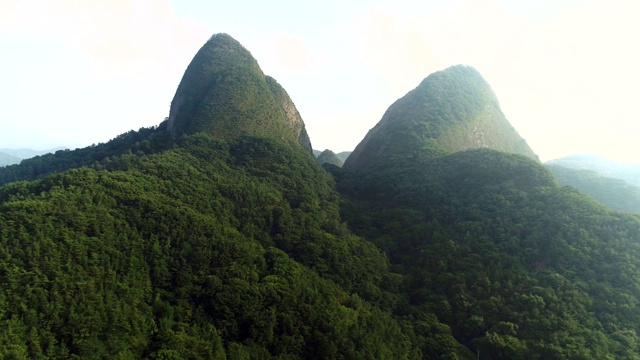 吉安枪麦三省公园的双峰景色视频素材