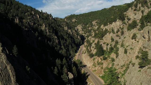 山间公路的航拍视频素材