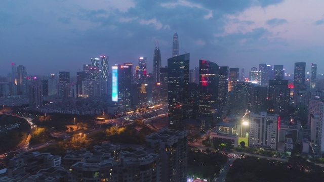 深圳城市夜景。福田区。中国空中无人机拍摄的视频素材