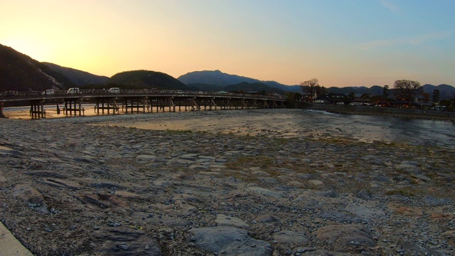 京都岚山的直津京桥景观视频素材