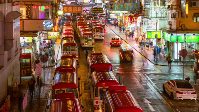 中国香港九龙旺角花园街市及夫人街市巴士总站夜间的时间图视频素材