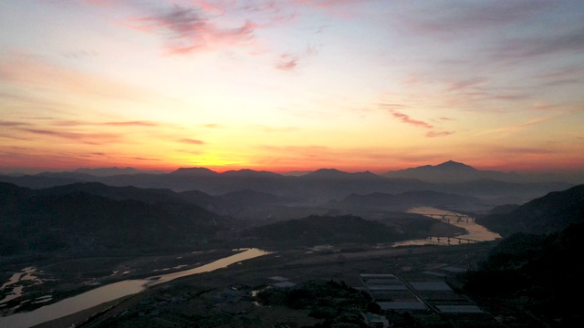 光阳寺梅花村(韩国有许多梅花树)的日落视频素材