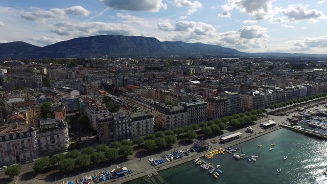 日内瓦，瑞士-无人机空中收集:所有经典镜头，以地标喷泉和城市为背景。视频素材