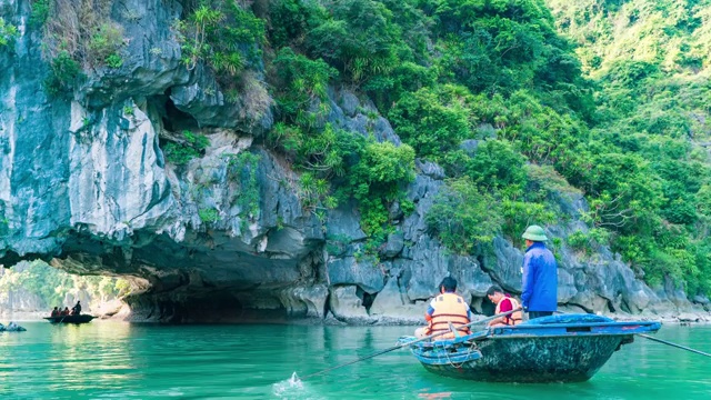 下龙湾游船，时光流逝视频视频素材