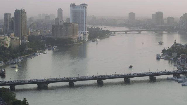 这是埃及开罗市中心尼罗河的高视野。视频下载