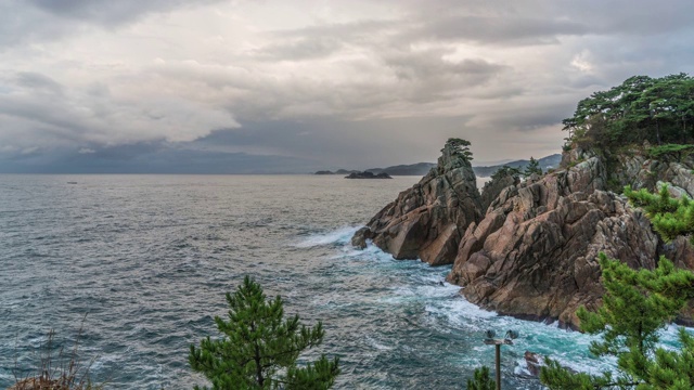 阳阳寺有海殿和海景视频素材