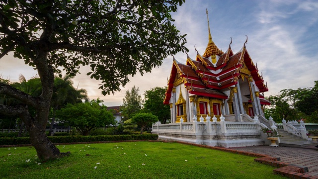 泰国曼谷著名的翡翠佛寺，4k日落场景时光流逝视频素材