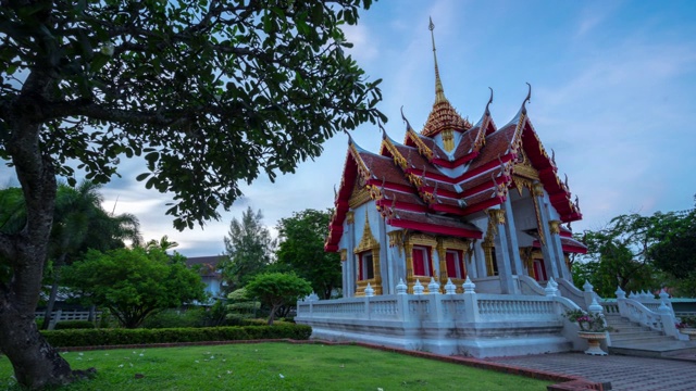 泰国曼谷著名的翡翠佛寺，4k日落场景时光流逝视频素材