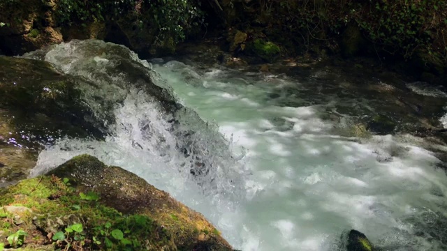 山涧特写。视频素材