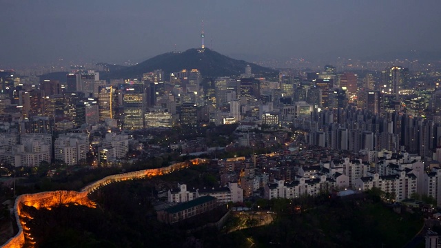 韩国首尔的夜景。Pannnig射杀。视频素材