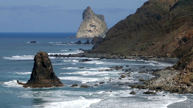 遥远的贝尼约海滩全景(贝尼约海滩)，特内里费，加那利群岛，西班牙。视频素材